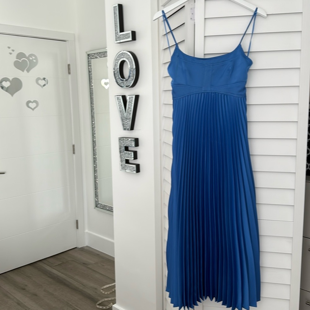 NWT HOUSE OF HARLOW MIDI DRESS